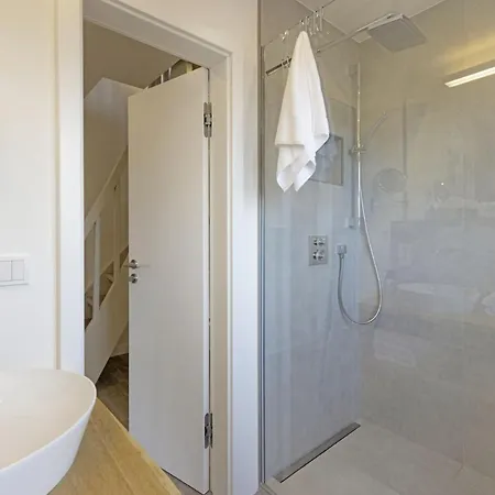 Semesterbostad Tohuus List